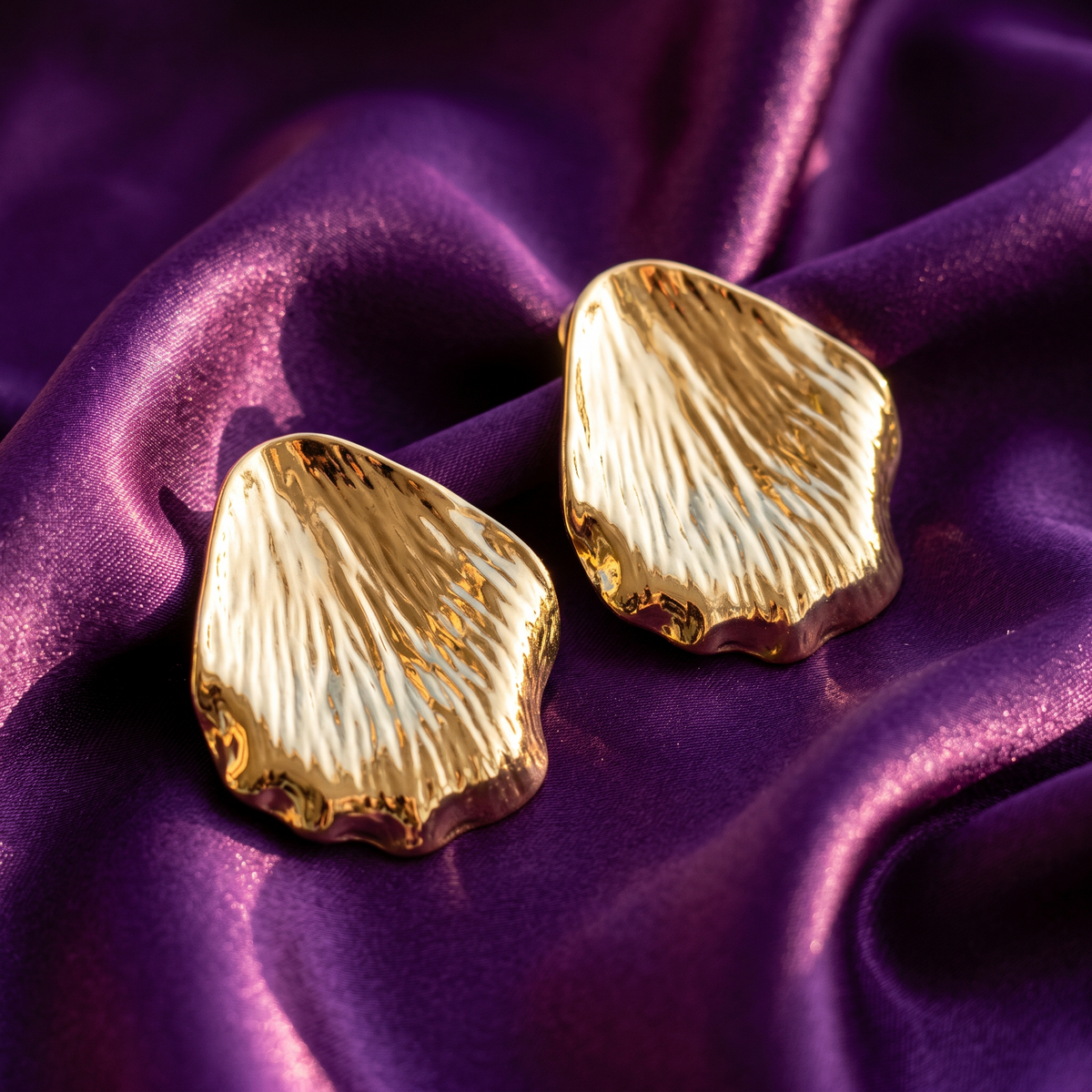 Gold Brushed Scallop Shell Stud Earrings | S.W.ANJ