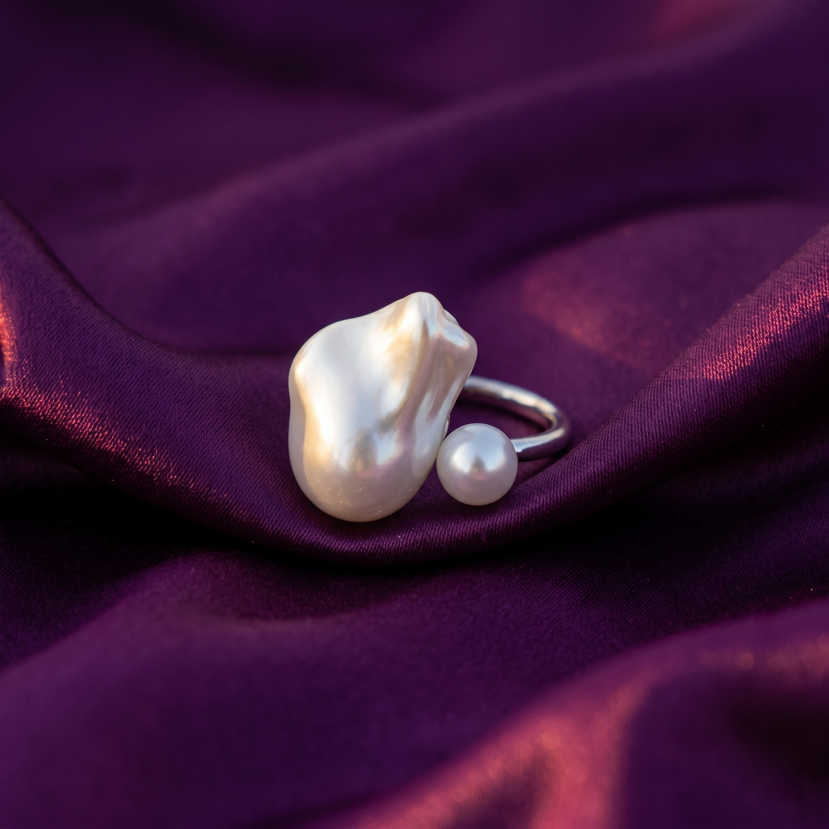 Silver Open Ring with Baroque Pearl and Round Pearl | S.W.ANJ